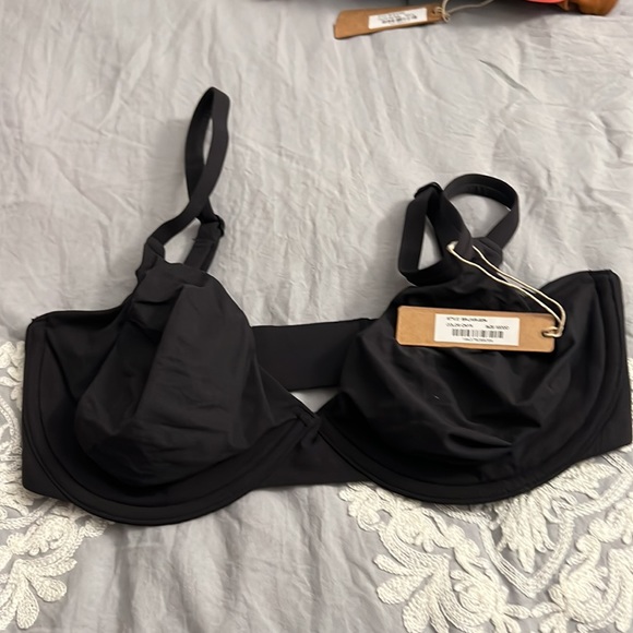 Skims Underwire Bra - Picture 13 of 14